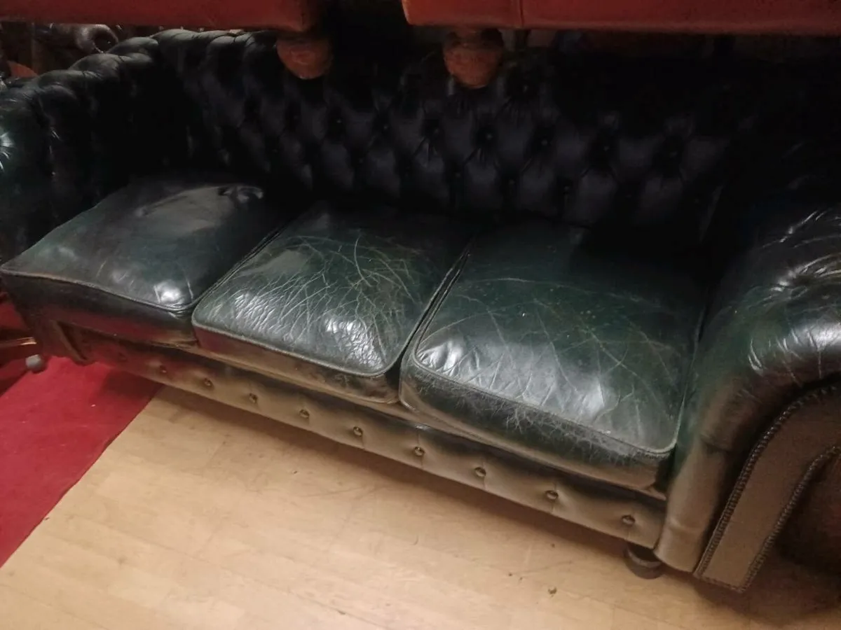 Chesterfield sitee - Image 2