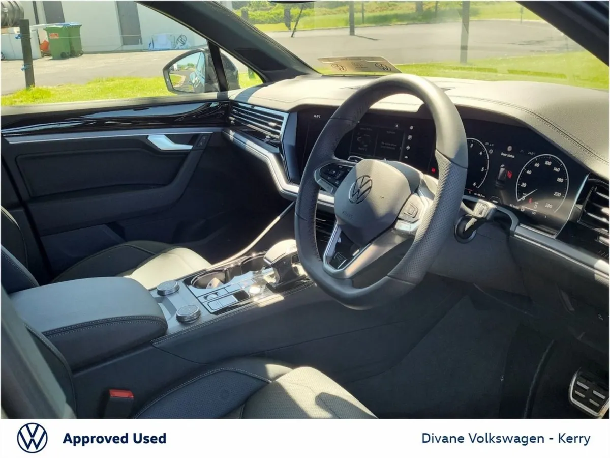 Volkswagen Touareg Commerical R-line 3.0 TDI 4X4 - Image 3