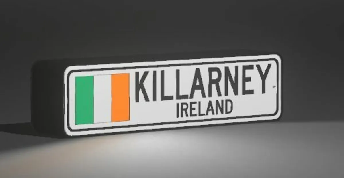 Personalized light box with names, logos - Image 4