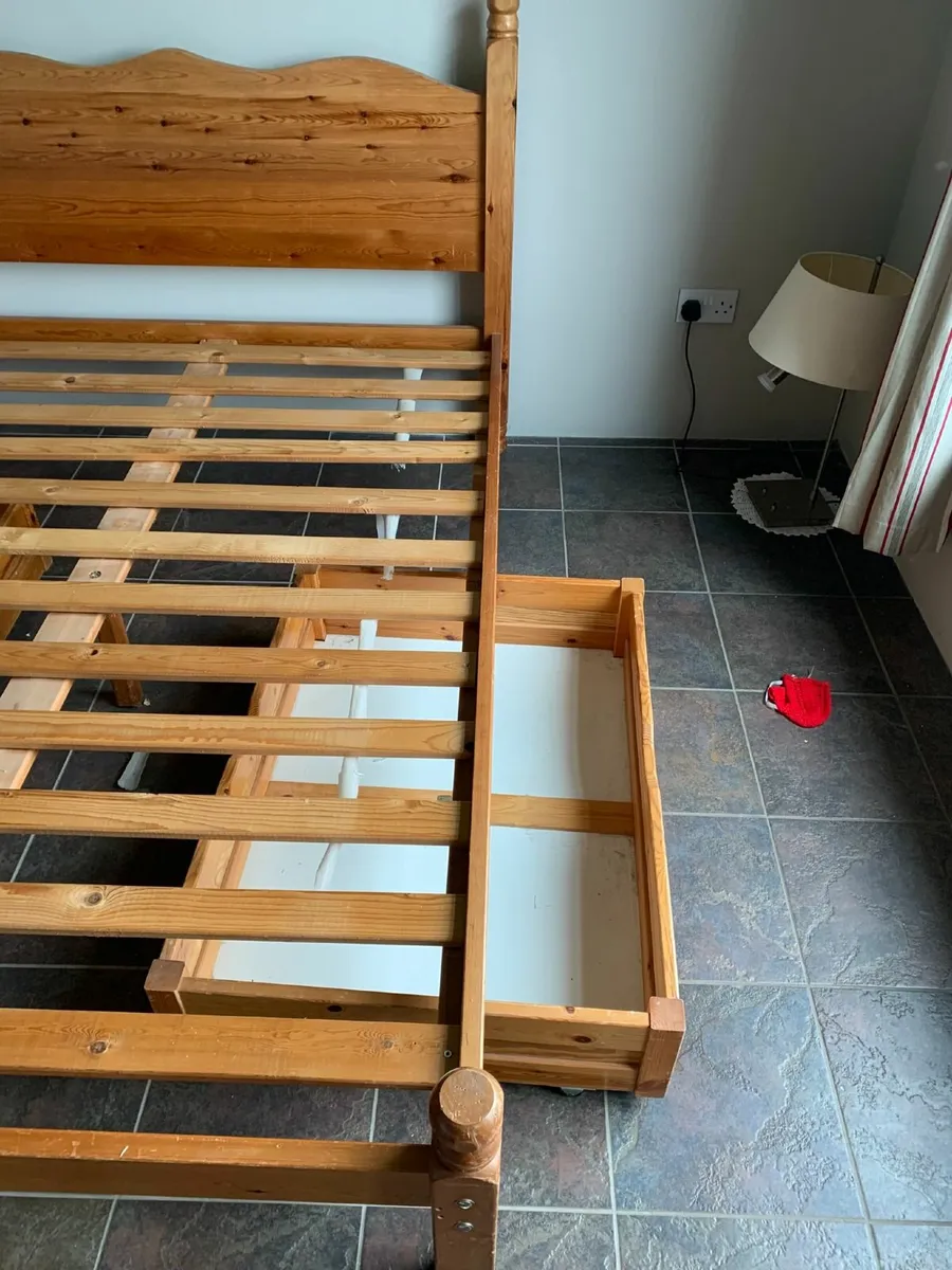 4' 6" pine double bed frame and 2 storage drawers - Image 3