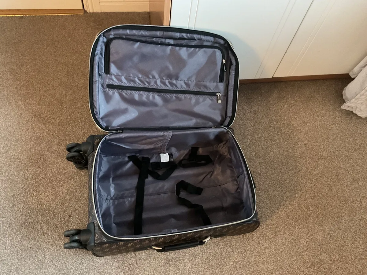 Guess leather carry on suitcase - Image 4