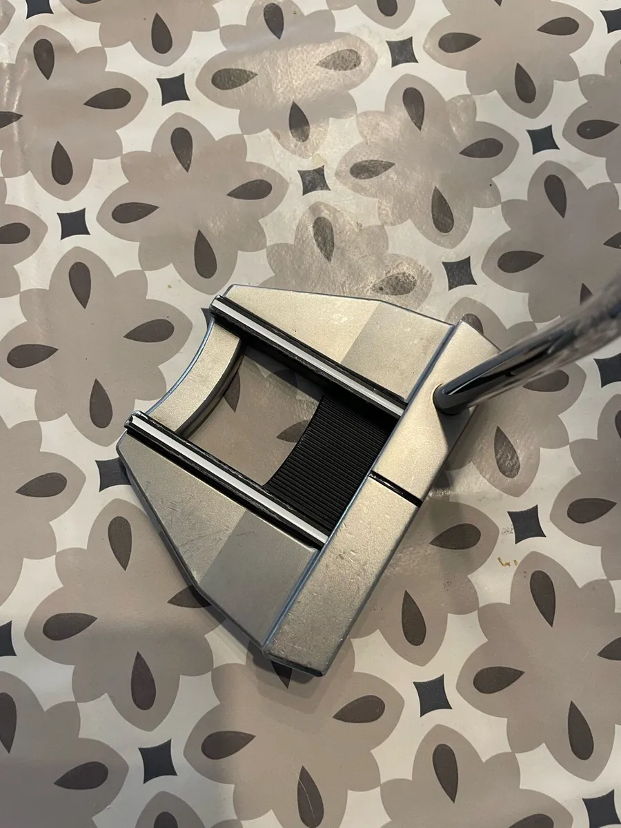 Scotty Cameron Futura X7 M 34 inch Putter. - Image 4