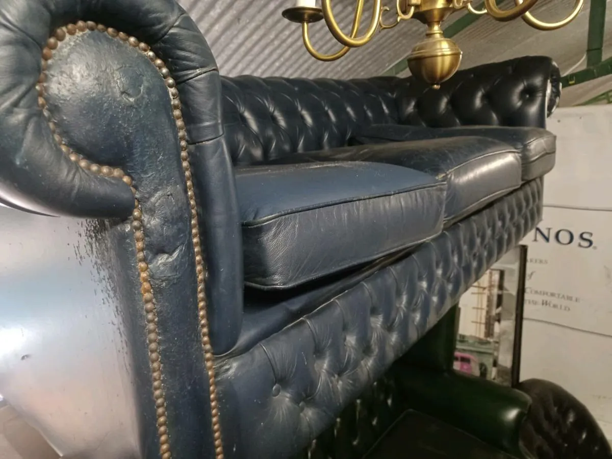 Chesterfield sitee - Image 1