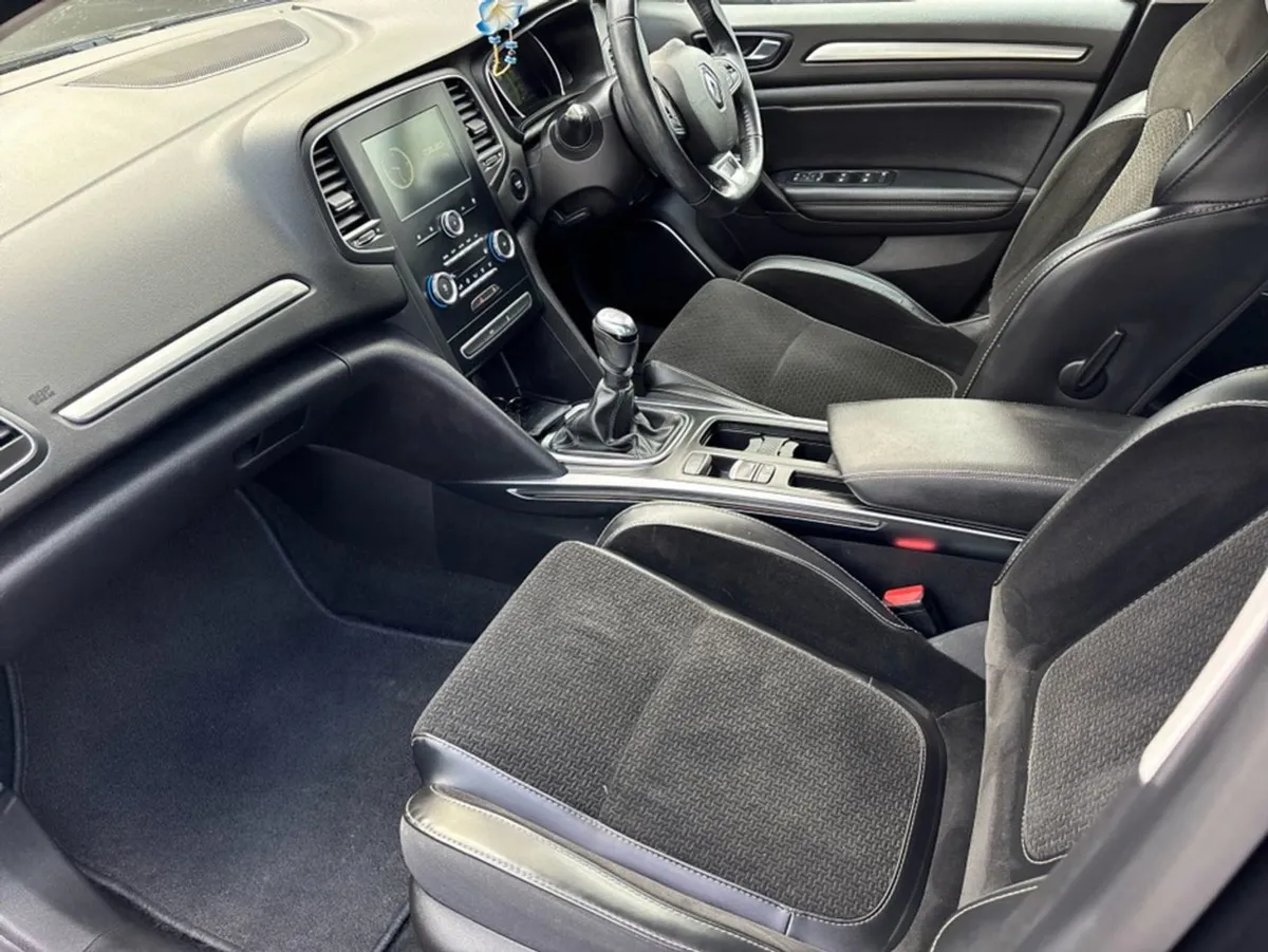 Renault Megane Dynamique NAV DCI 110 4DR - Image 3