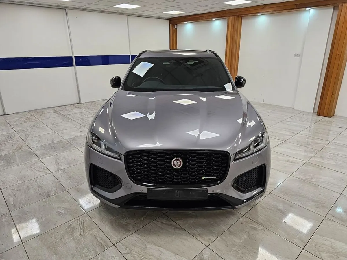 Jaguar F- PACE R Dynamic Black ED // Sliding Sunr - Image 4