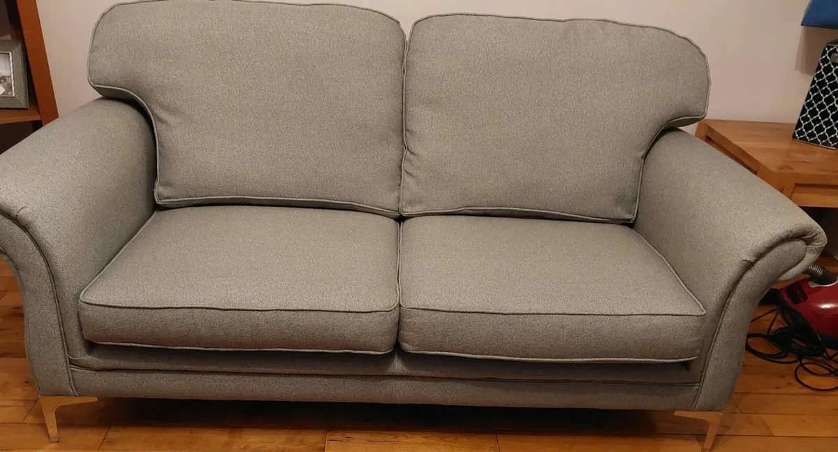 Two seater and matching chair - Image 1