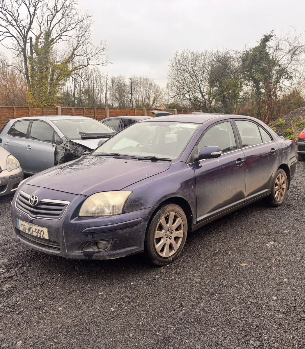08 toyota avensis tr for breaking - Image 1