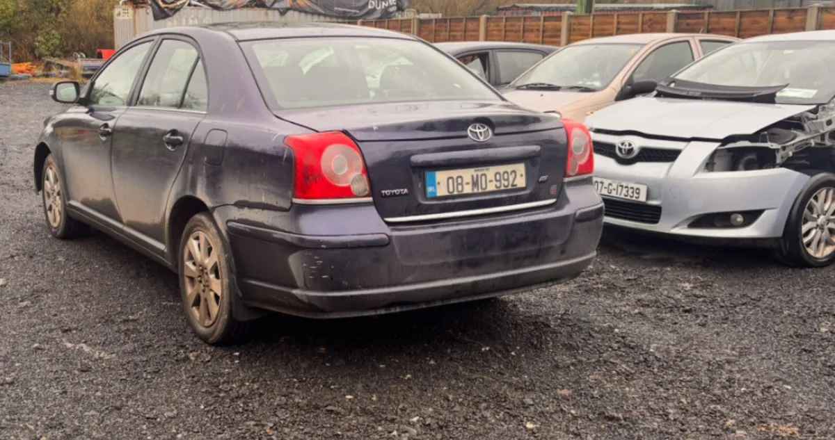 08 toyota avensis tr for breaking - Image 2