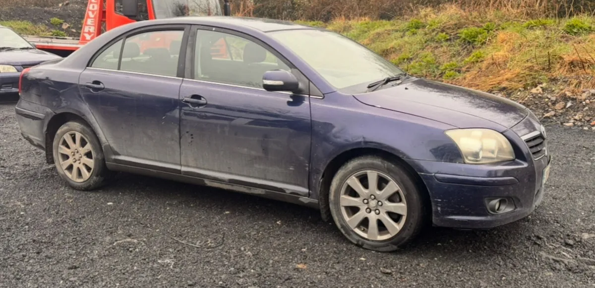 08 toyota avensis tr for breaking - Image 4