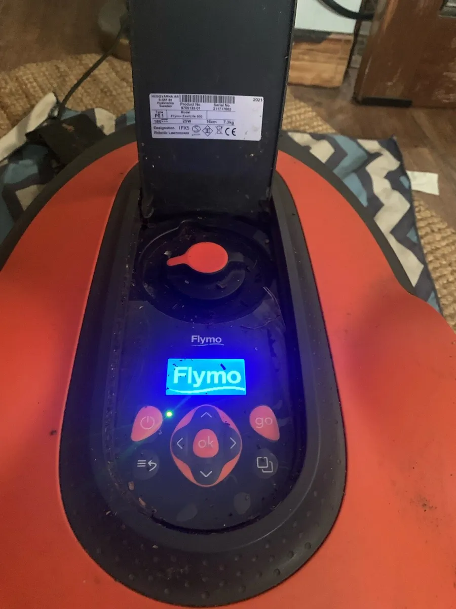 Robotic lawnmower: Flymo Easilife 800 - Image 2
