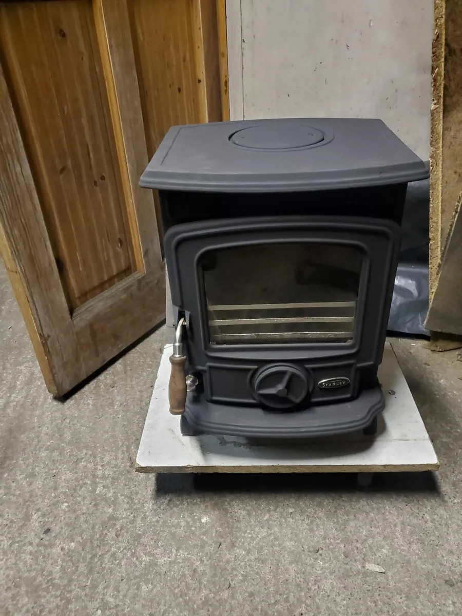 Stanley Oisin 5kw solid fuel stove - Image 1