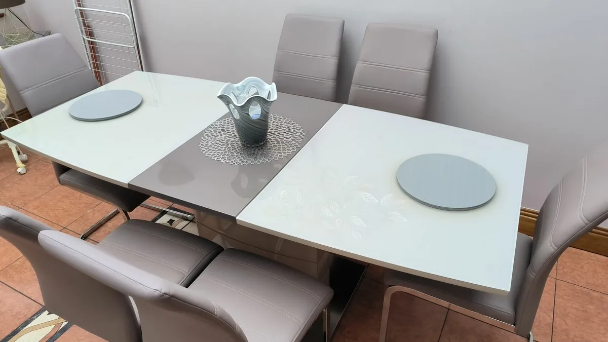 Dining table and chairs - Image 3