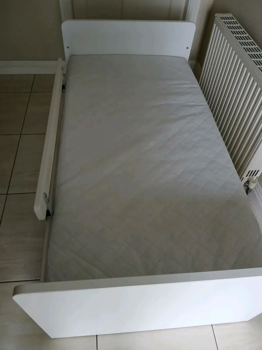 Toddler/ junior bed. - Image 3