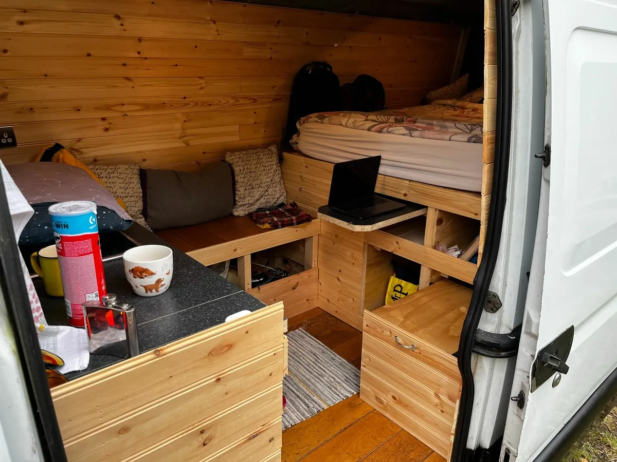 Campervan with huge storage for bikes - Image 2