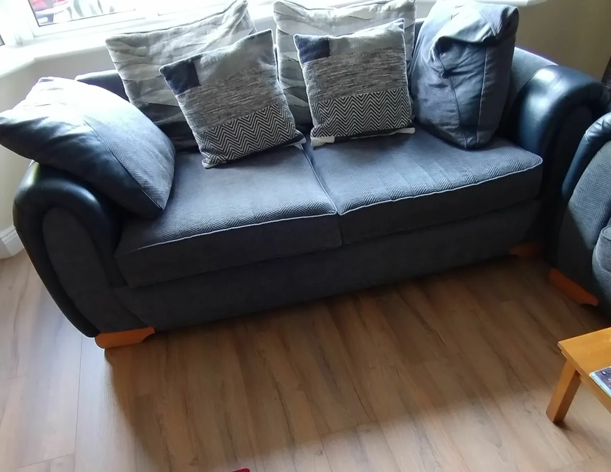Couch for sale - Image 1