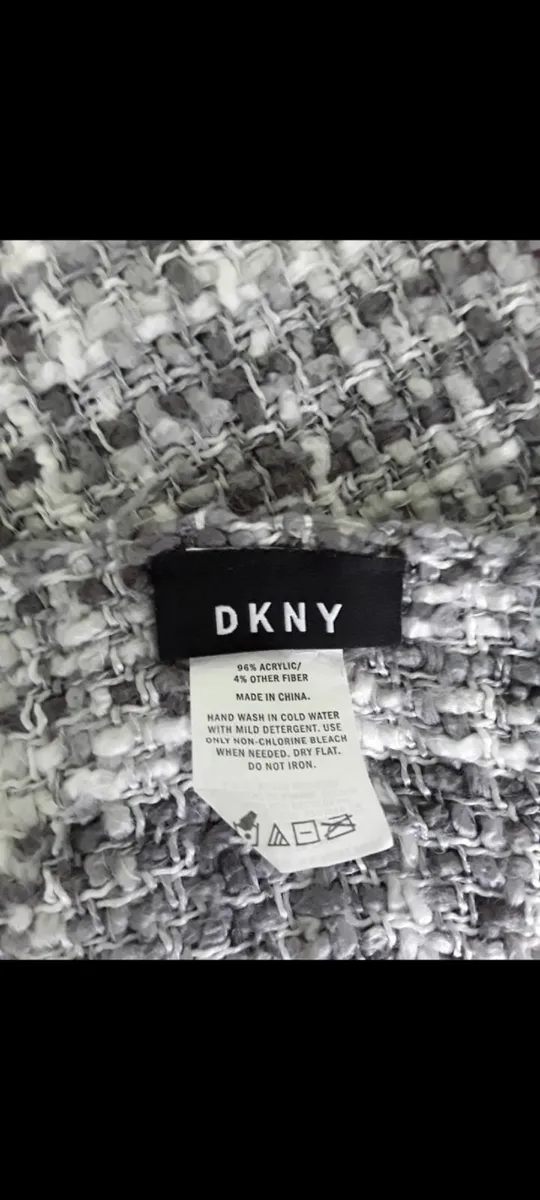 2.  GREY/ WHITE ÐKNY  THROWS - Image 2