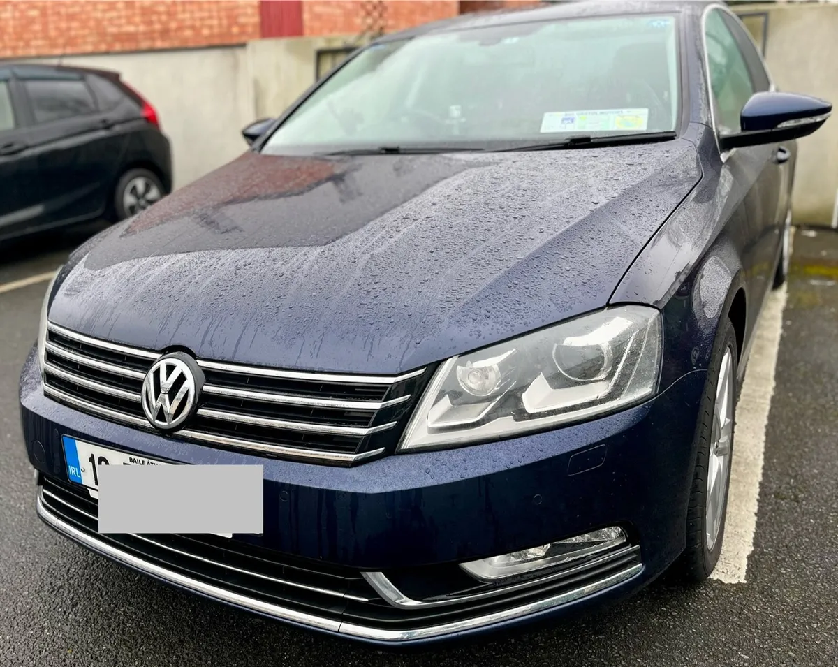 Volkswagen Passat 2012 - Image 2