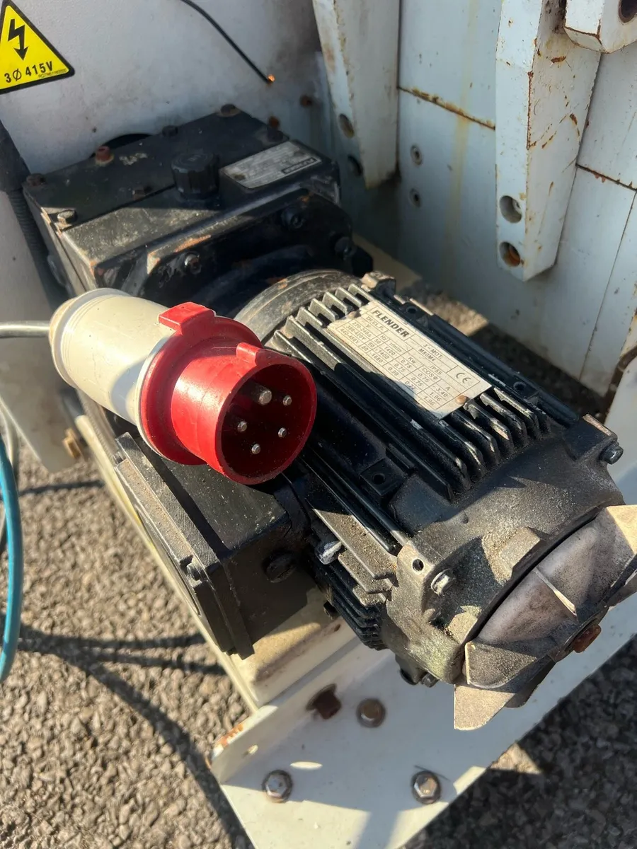 Flender M80M4 3 phase motor & gearbox - Image 1