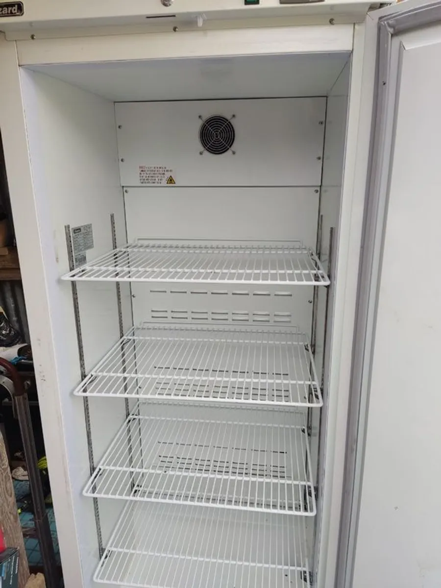 Large 600 liter fridge - Image 1