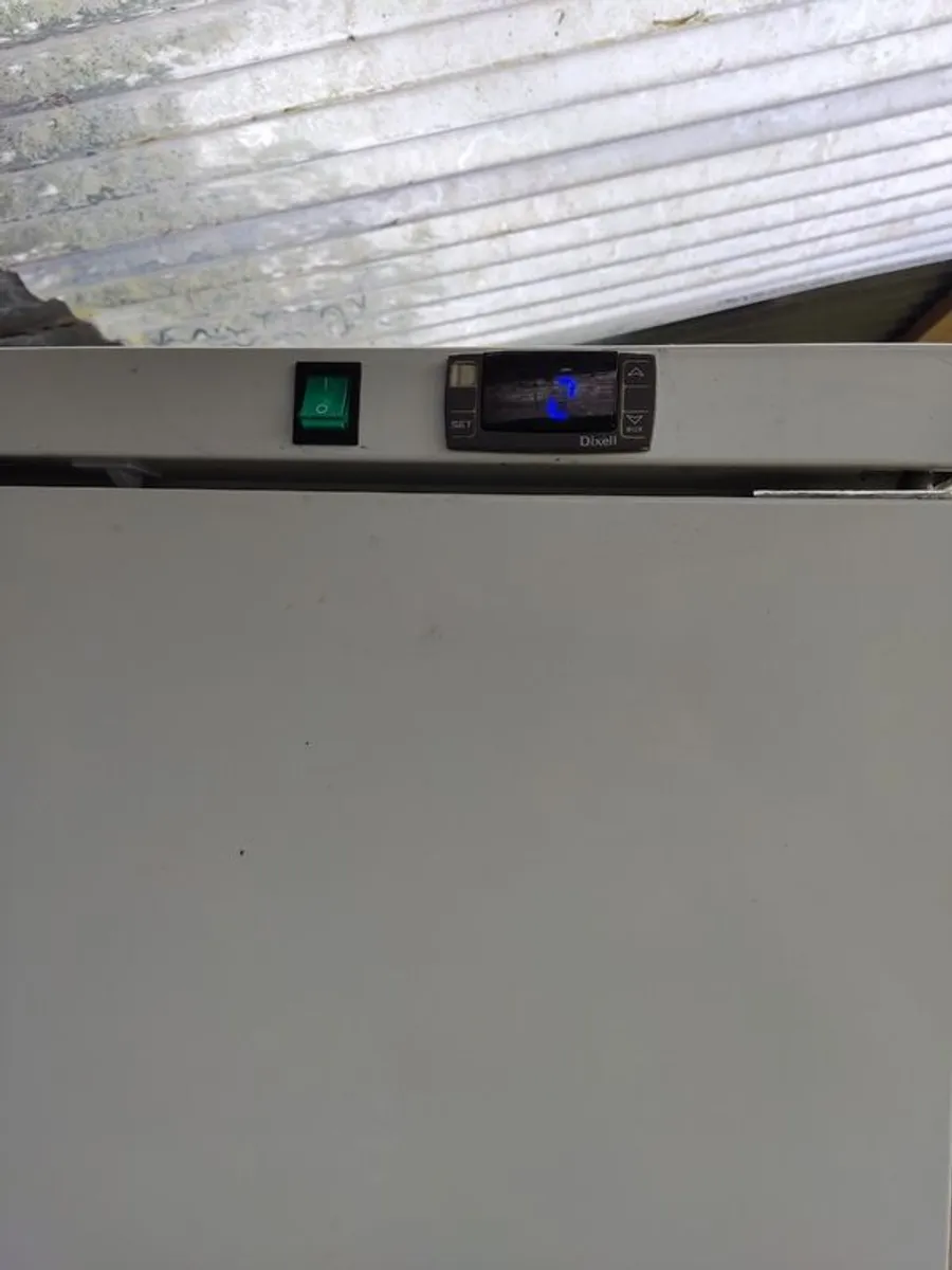 Large 600 liter fridge - Image 3
