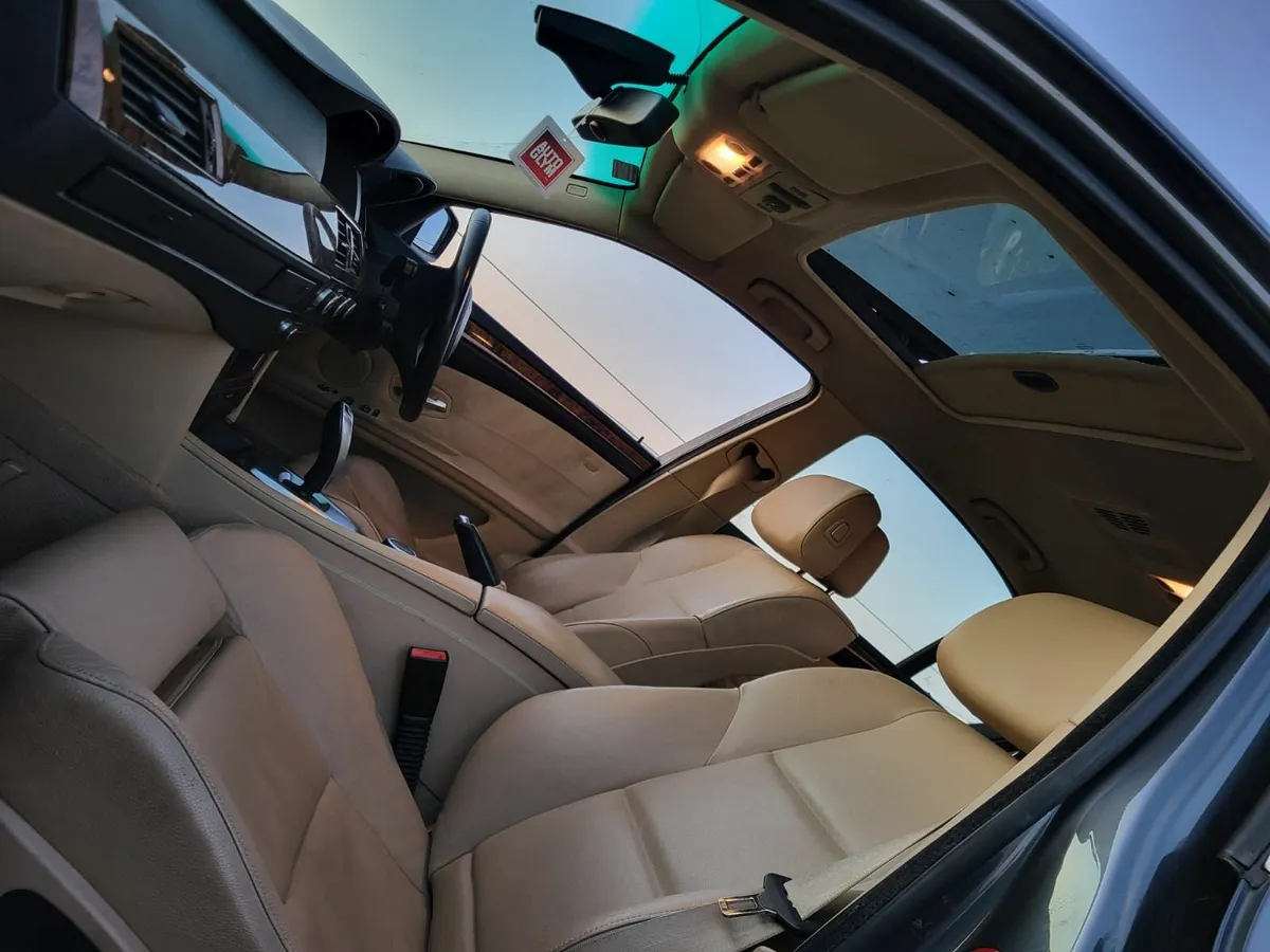 BMW 5-Series 2008 - Image 2