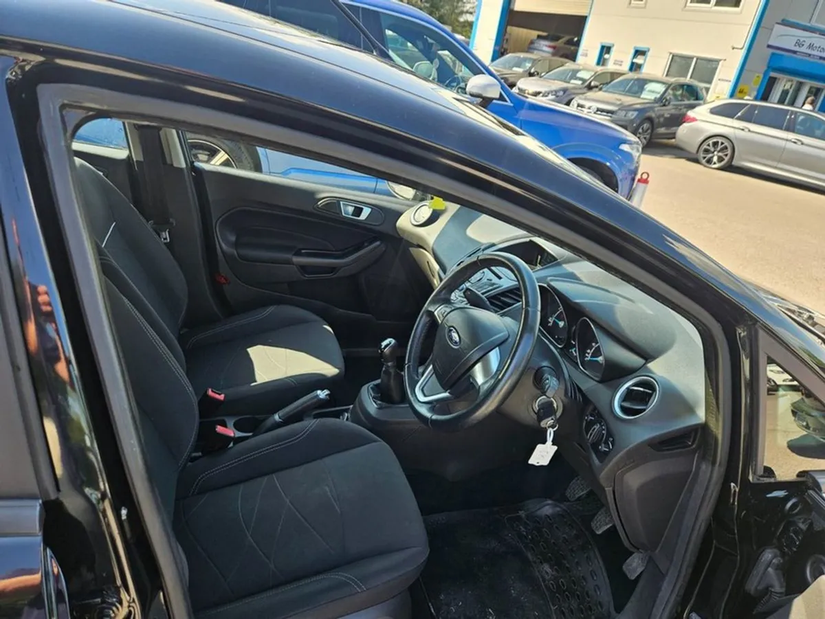 Ford Fiesta MCA Zetec 1.25 60ps M5 4DR - Image 3