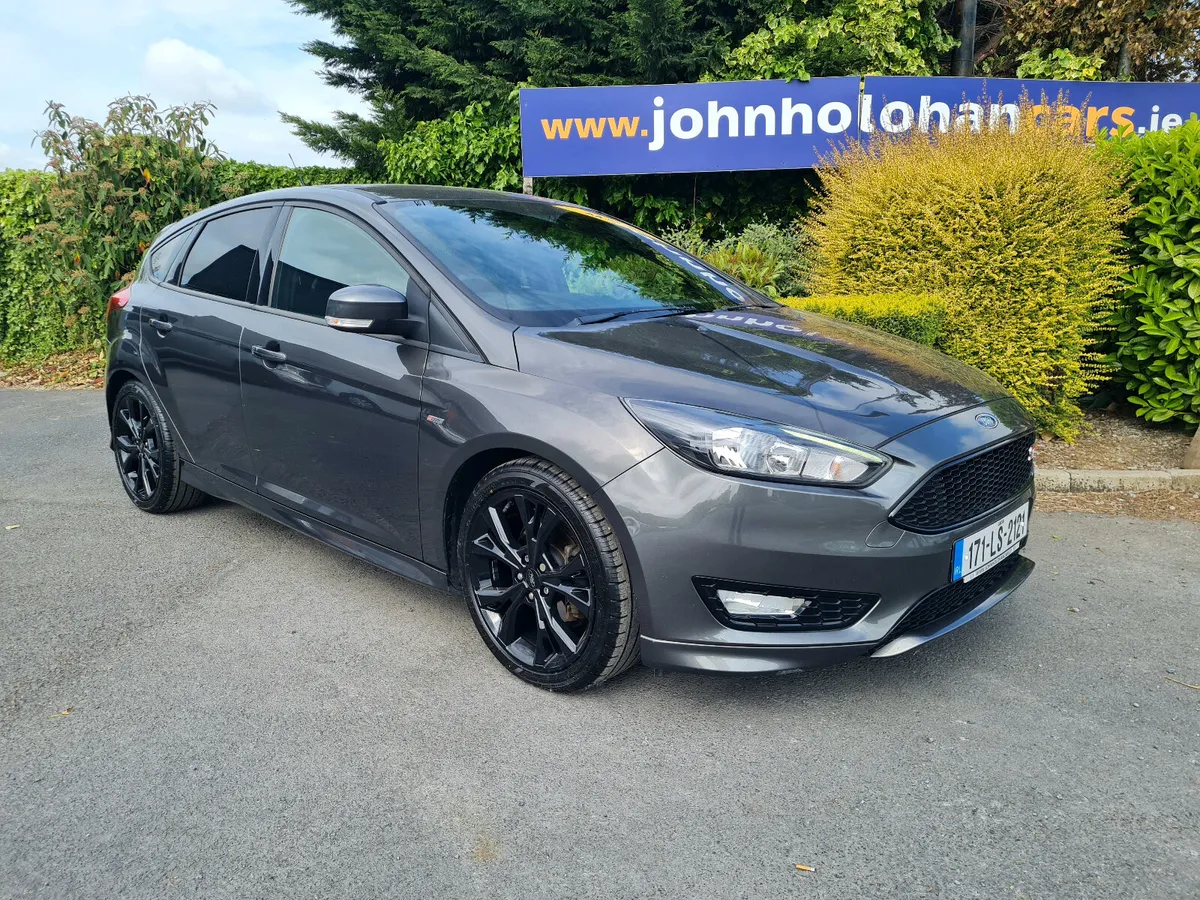 Ford Focus 2017 // LOW KMS // - Image 1