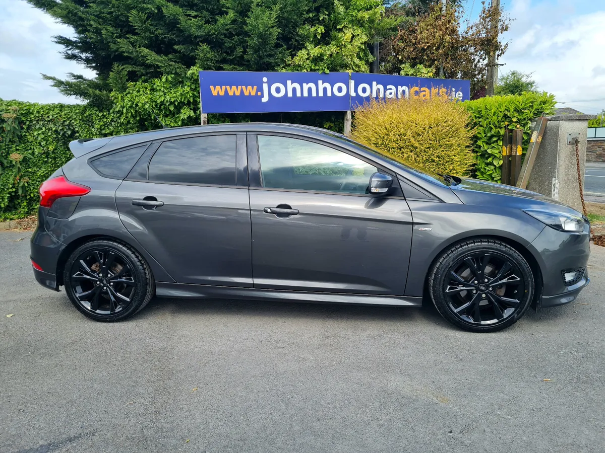 Ford Focus 2017 // LOW KMS // - Image 2