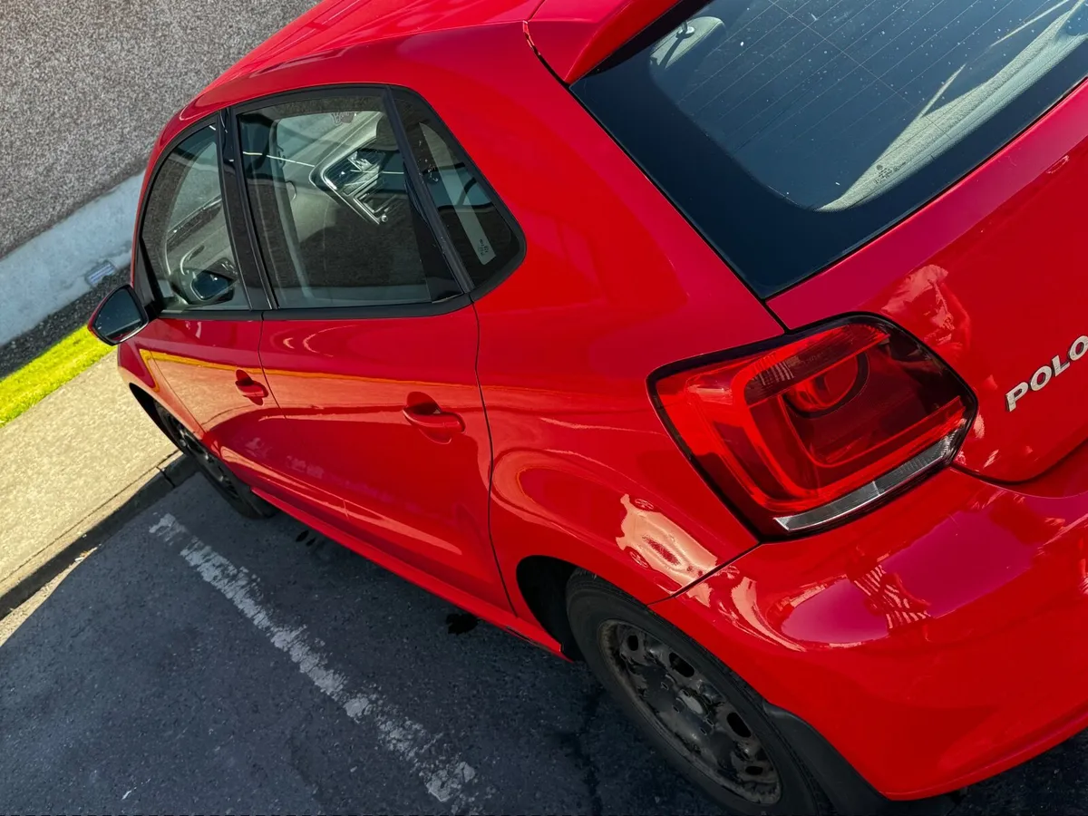 Volkswagen Polo 2011 - Image 2