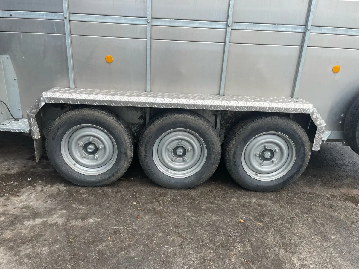 Cattle trailer - Image 1