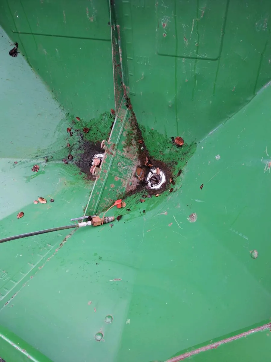 AMAZONE ZAF FERTILISER SPREADER - Image 2