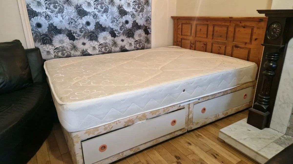 Wooden headboard for double bed Free Delivery - Image 3