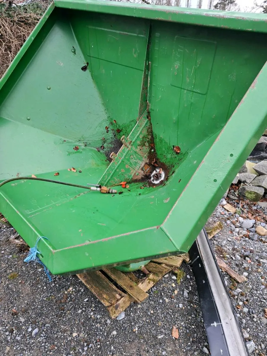 AMAZONE ZAF FERTILISER SPREADER - Image 1