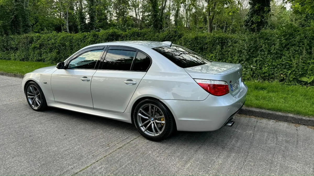 BMW 5-Series 2009 - Image 1
