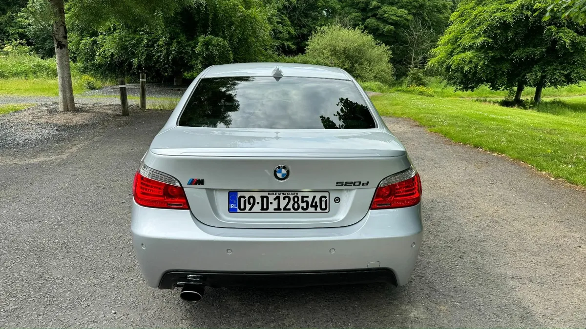 BMW 5-Series 2009 - Image 3