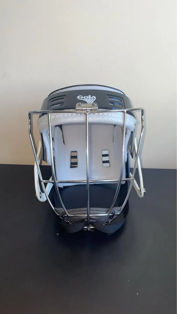 Hurling helmet - Image 1