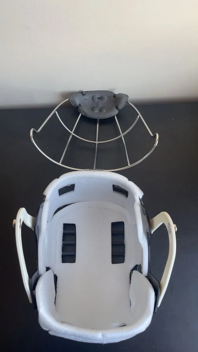 Hurling helmet - Image 4