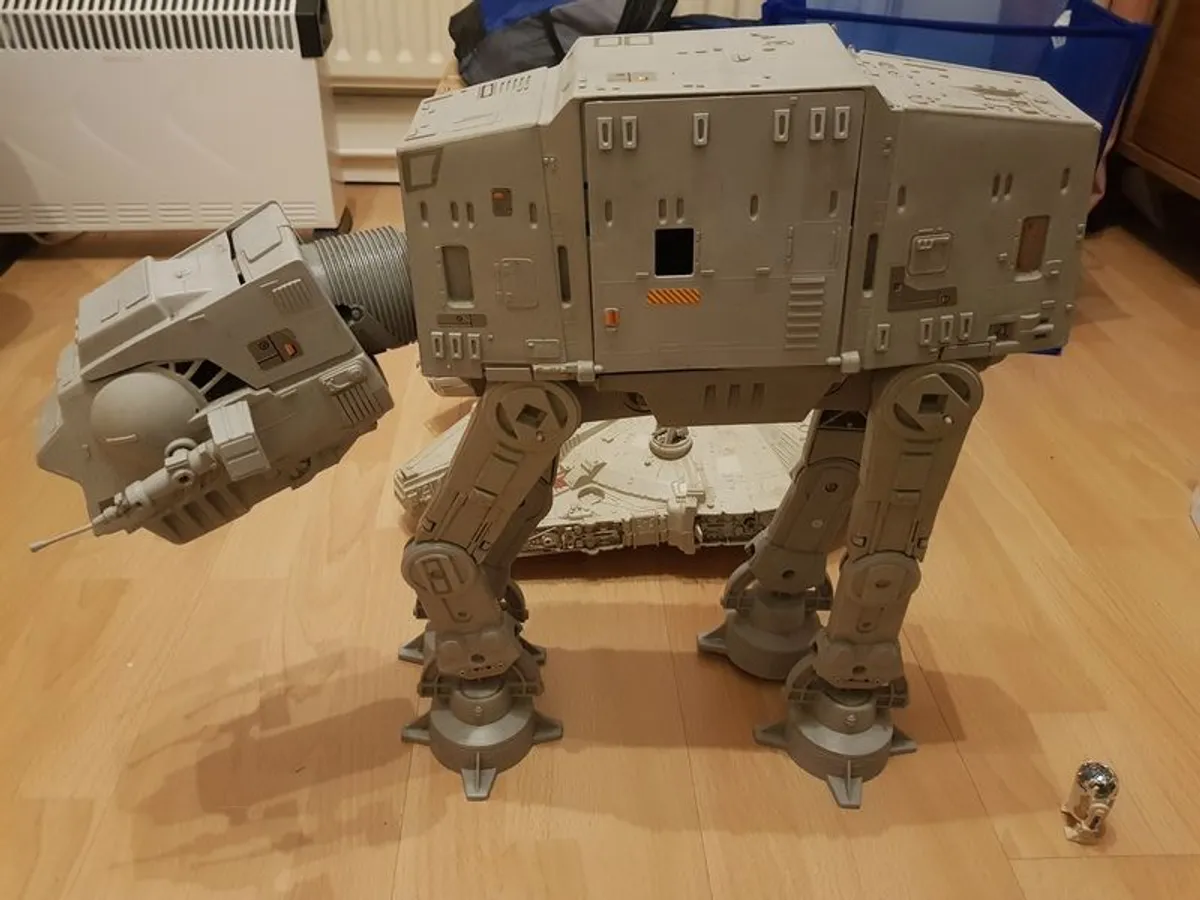 Millennium Falcon & AT-AT - Image 2