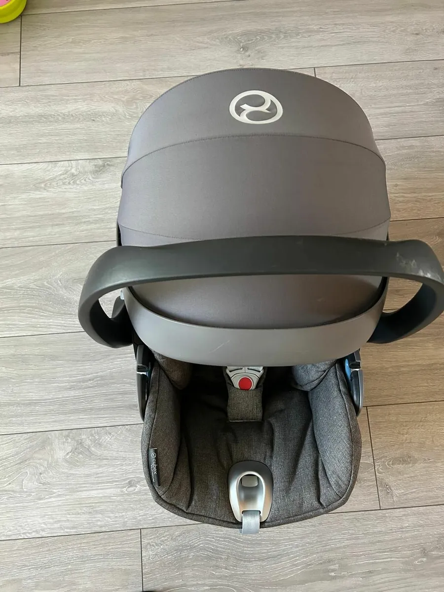 Infant car seat - Image 1