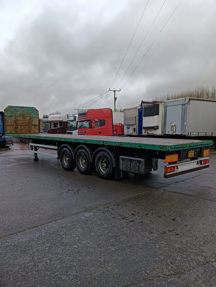 Montracon 45 foot flat Trailer Drum brakes - Image 1