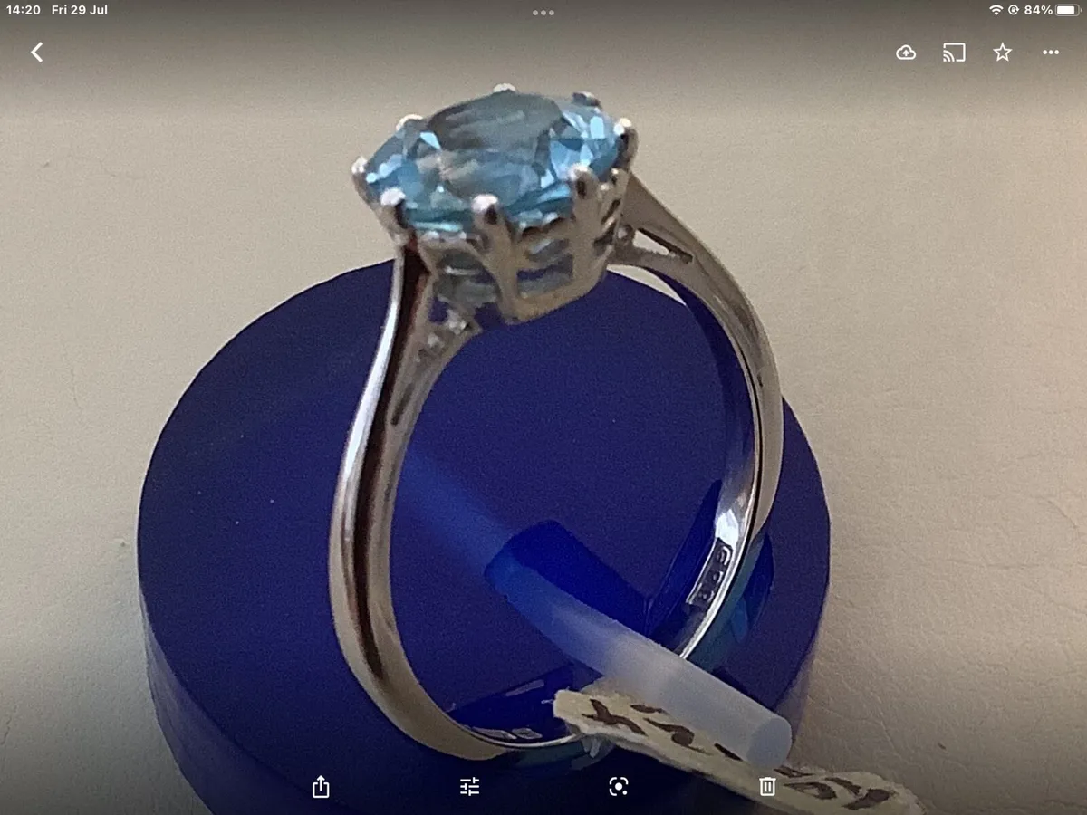 NEW LOVELY 18ct WHITE GOLD LARGE TOPAZ RING - Image 3