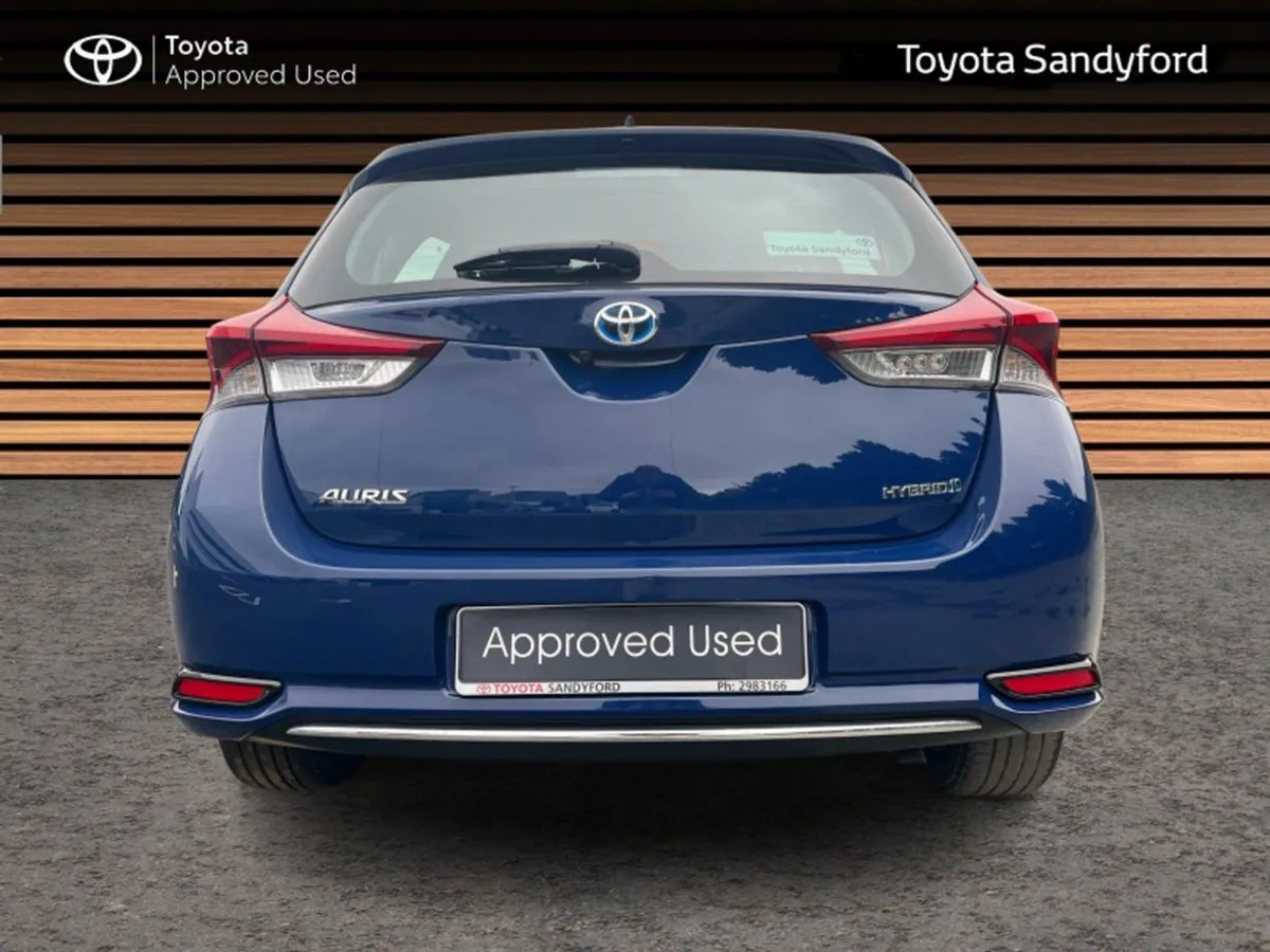 Toyota Auris Hybrid Icon Tech // Rear Camera // B - Image 4