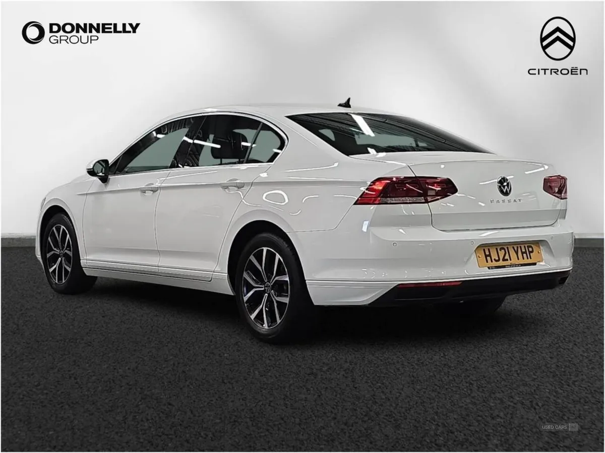 Volkswagen Passat 2.0 TDI EVO SCR SEL 4dr - Image 2