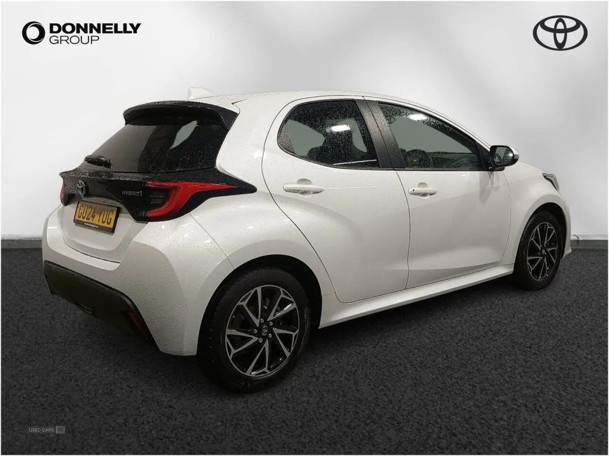 Toyota Yaris 1.5 Hybrid Design 5dr CVT - Image 4