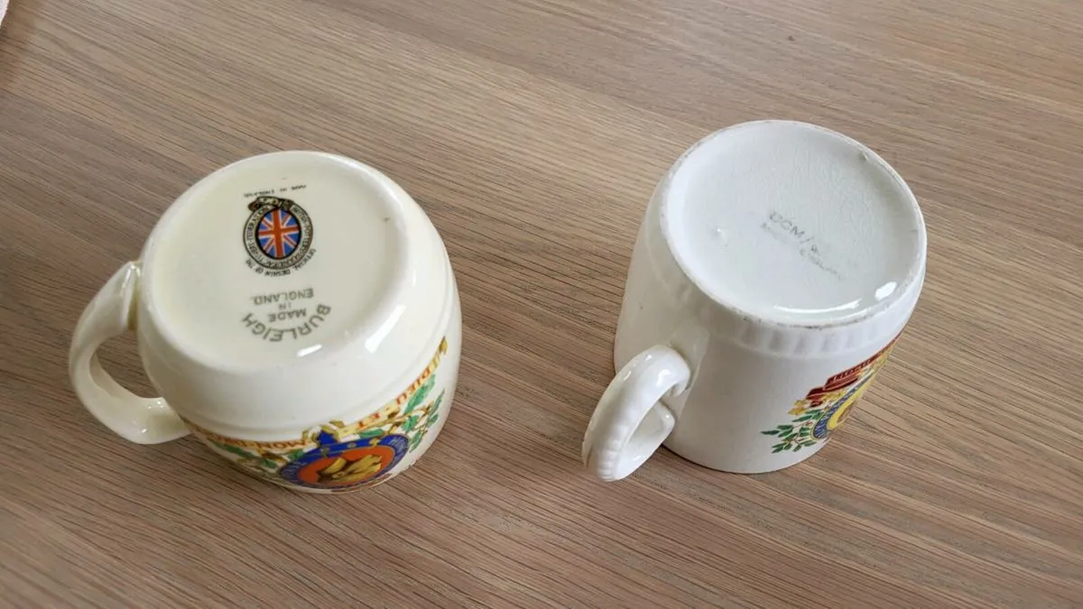 2 x Coronation mugs - Image 3