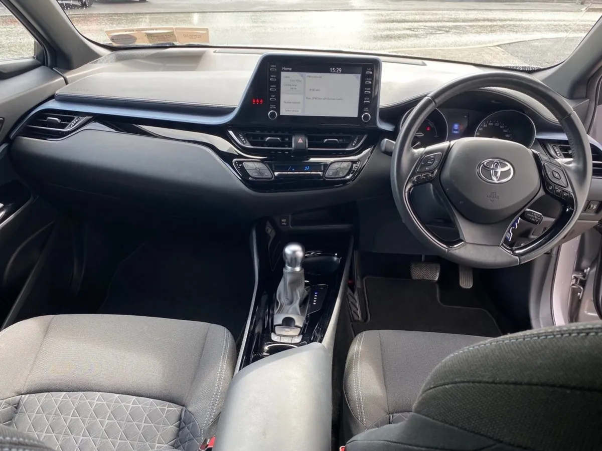 Toyota C-HR 1.8 Hybrid Sport - Image 4