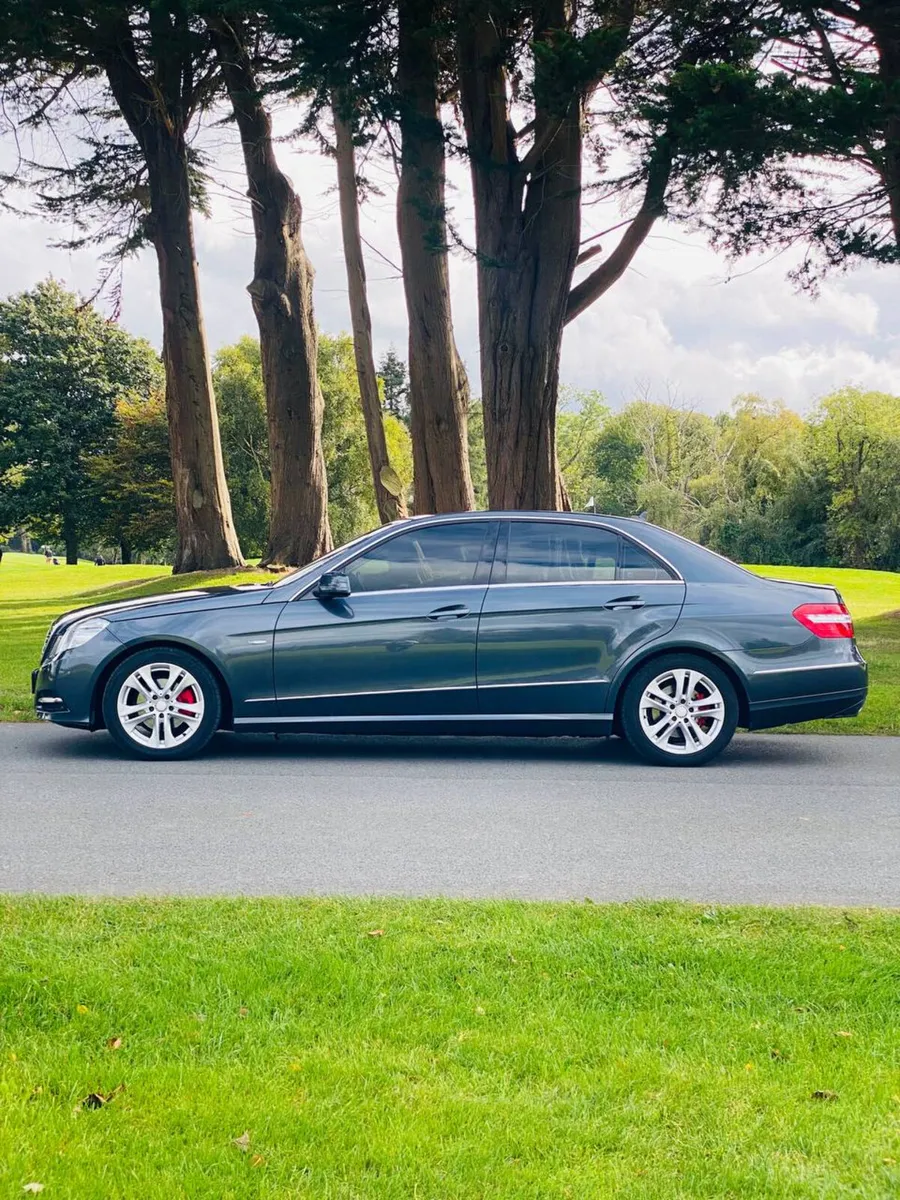 Mercedes-Benz E-Class 2011 - Image 2