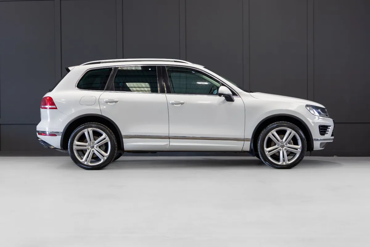2017 Volkswagen Touareg V6 5 Seat N1 Crewcab - Image 2