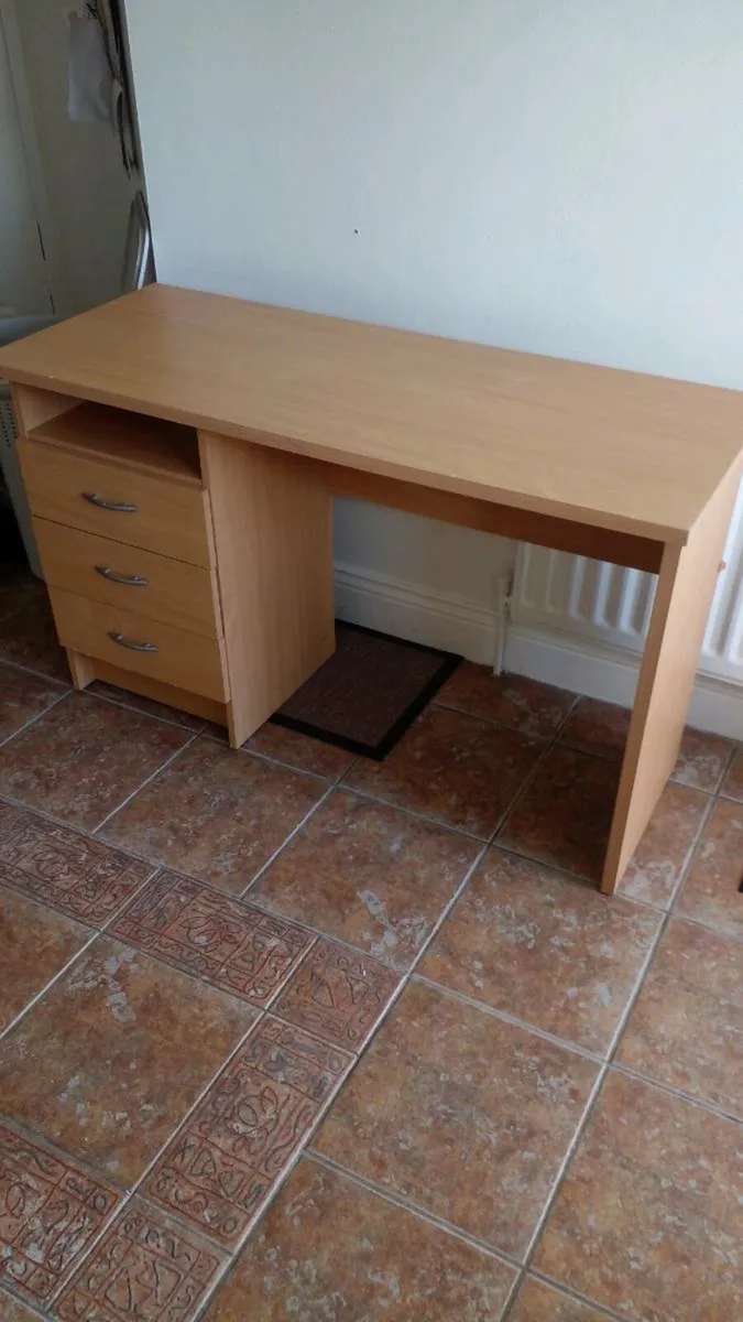 School desk - Image 2