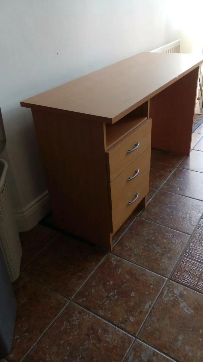 School desk - Image 3